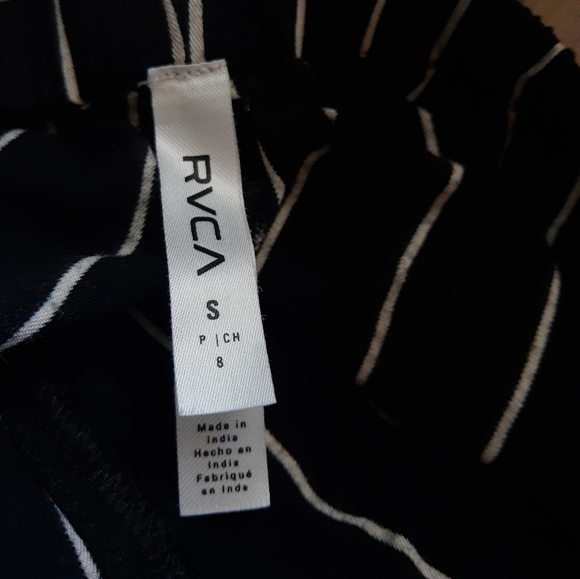 RVCA coverup casual shorts bundle - Picture 5 of 9